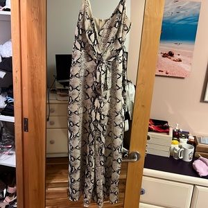 AQUA size small gray snakeskin lightweight jumpsuit